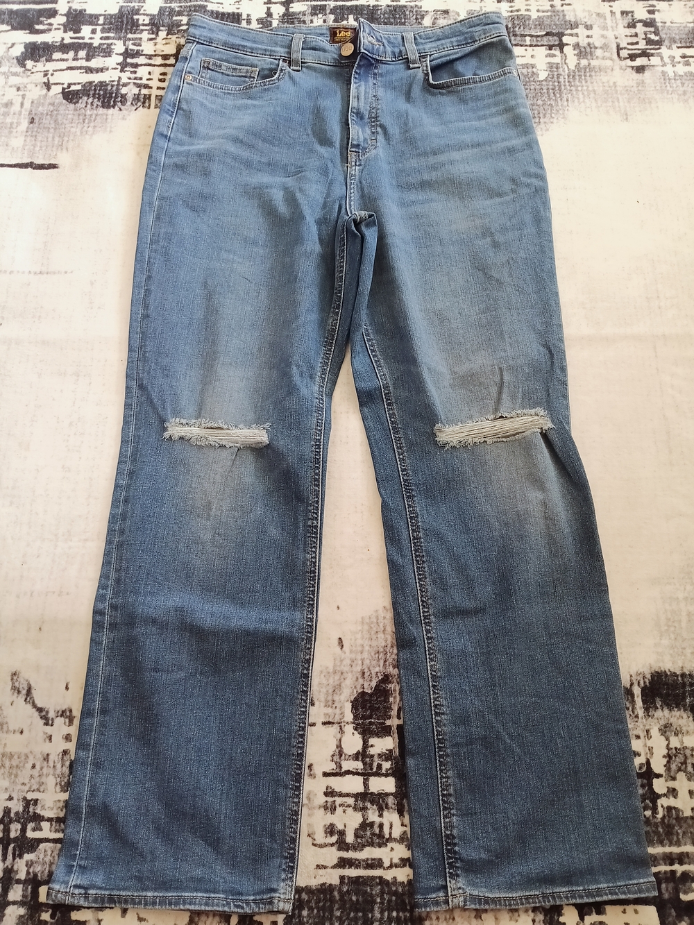 Lee Women’s Straight Leg Jeans in Light Blue‎ with Ripped Knees